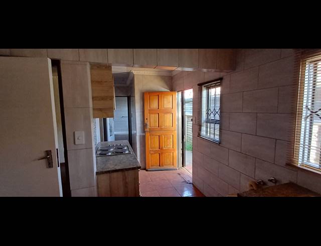2 BEDROOM HOUSE FOR SALE IN BEVERLEY HILLS